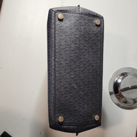 Michael Kors Black and Gold Shoulder Bag - Picture 6 of 10